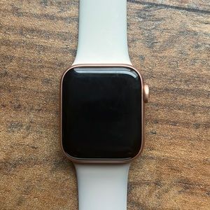 Apple Smart Watch SE 40mm with GPS Rose gold